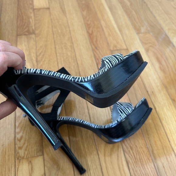 Qupid Platform Zebra Heels Size 9 - Picture 7 of 9